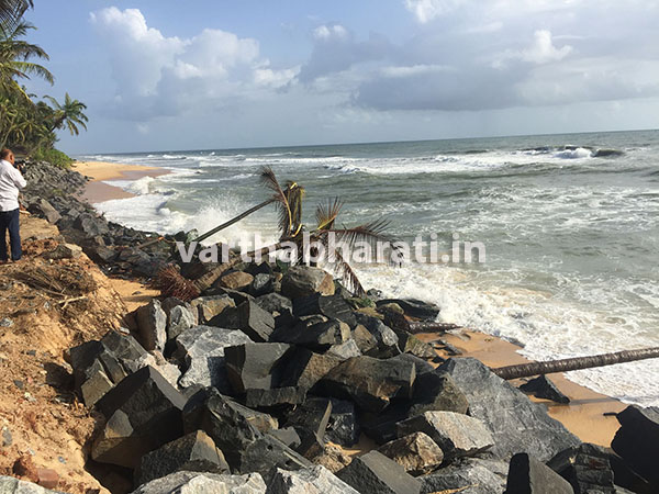 ಎರ್ಮಾಳು ಬಡಾ ಸಮುದ್ರ ತೀರದಲ್ಲಿ ಕಡಲ್ಕೊರೆತ